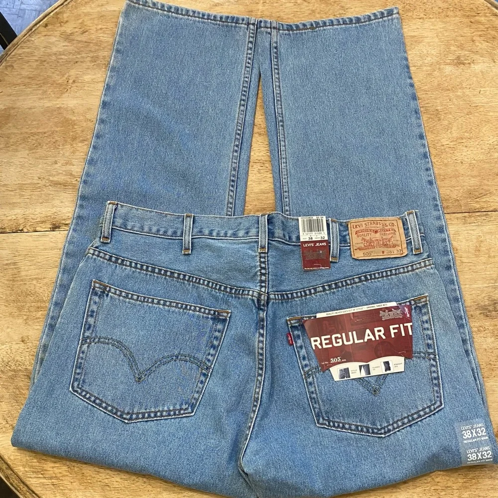 NWT Levi’s 505 Regular Fit Men’s 38X32 Denim Jeans‎